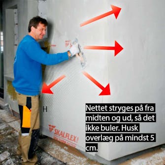 Udvendig isolering: Grundpudsen forstærkes på fladerne med armeringsnet Udvendig isolering: Grundpudsen forstærkes på fladerne med armeringsnet fra midten og ud